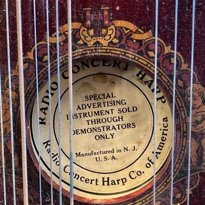 LOT 309: Vintage / Antique Radio Concert of America Mandolin Harp