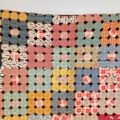 LOT 310: Antique / Vintage Yo-Yo Hand Crafted Quilt