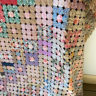 LOT 310: Antique / Vintage Yo-Yo Hand Crafted Quilt