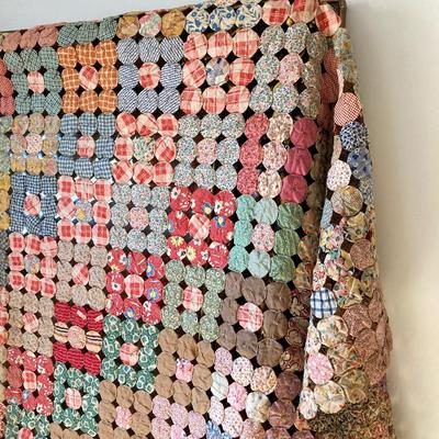 LOT 310: Antique / Vintage Yo-Yo Hand Crafted Quilt