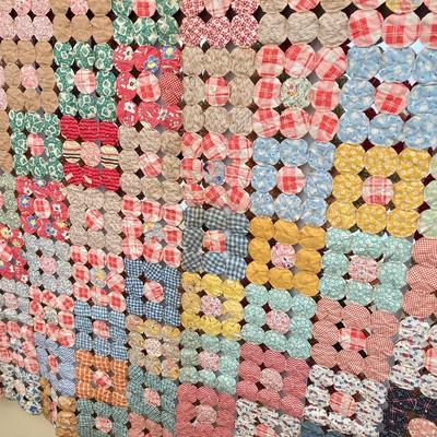 LOT 310: Antique / Vintage Yo-Yo Hand Crafted Quilt