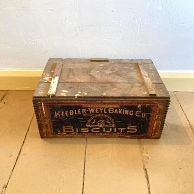LOT 319: Antique / Vintage Kebbler-Weyl Baking Co. Biscuits Crate / Box