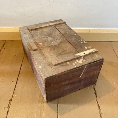 LOT 319: Antique / Vintage Kebbler-Weyl Baking Co. Biscuits Crate / Box