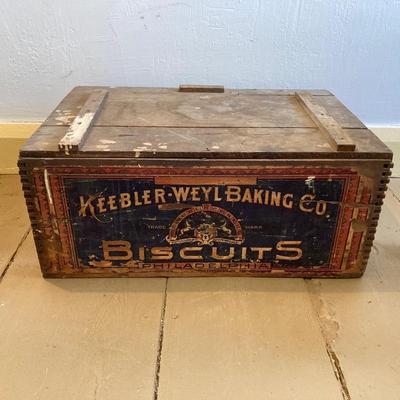 LOT 319: Antique / Vintage Kebbler-Weyl Baking Co. Biscuits Crate / Box