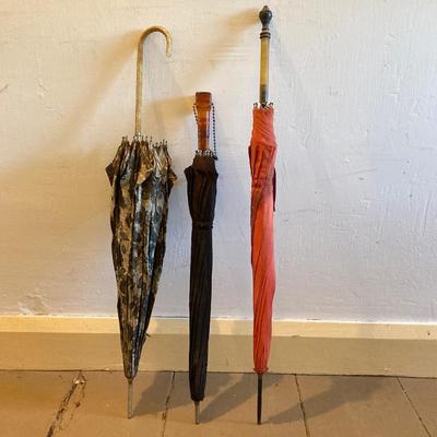 LOT 322: Esmond Slumberest Blanket in Original Box, Beacon Winsor Blanket in Original Box, Large Wicker Basket and Three Vintage Umbrellas