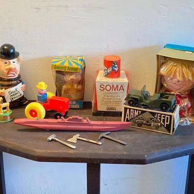 LOT 323: Vintage Toy Collection - Tootsie Toy Military Jeep, Miniature Tools, Stock Market Investor Bank, Western Union Dolly Gram, Soma...