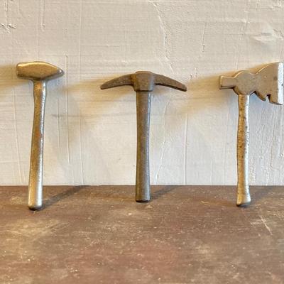 LOT 323: Vintage Toy Collection - Tootsie Toy Military Jeep, Miniature Tools, Stock Market Investor Bank, Western Union Dolly Gram, Soma...