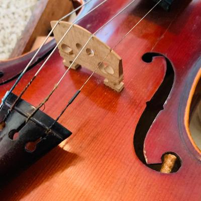 LOT 327: Vintage Facsimile Stradivarius Violin With Bow and Wooden Case Kiso-Fukushima Japan