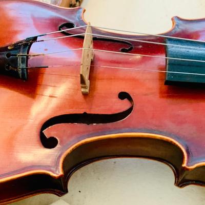 LOT 327: Vintage Facsimile Stradivarius Violin With Bow and Wooden Case Kiso-Fukushima Japan