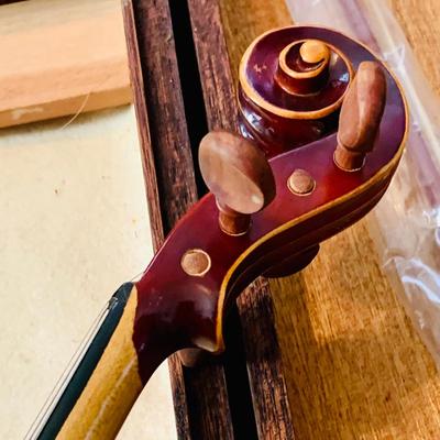 LOT 327: Vintage Facsimile Stradivarius Violin With Bow and Wooden Case Kiso-Fukushima Japan
