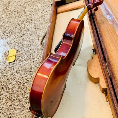 LOT 327: Vintage Facsimile Stradivarius Violin With Bow and Wooden Case Kiso-Fukushima Japan