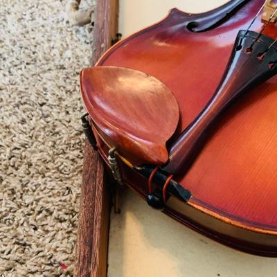 LOT 327: Vintage Facsimile Stradivarius Violin With Bow and Wooden Case Kiso-Fukushima Japan