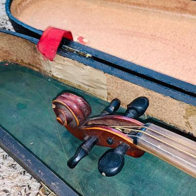 LOT 328: Vintage/Antique Violin with Wood Case and Bow