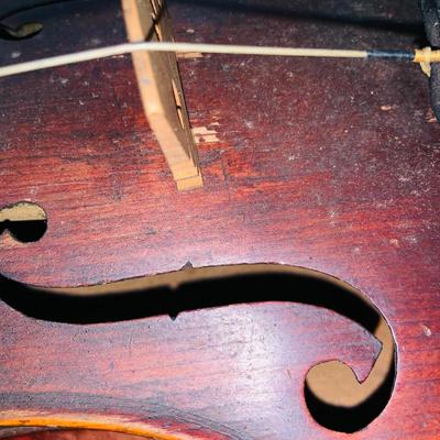 LOT 328: Vintage/Antique Violin with Wood Case and Bow