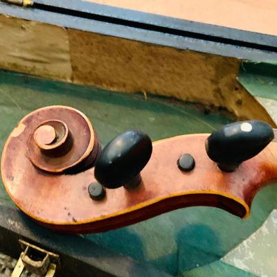 LOT 328: Vintage/Antique Violin with Wood Case and Bow