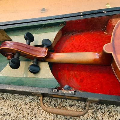 LOT 328: Vintage/Antique Violin with Wood Case and Bow