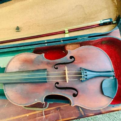 LOT 329: Vintage/Antique Facsimile Stradivarius Violin Stamped 1727 With Bows and Wooden Case