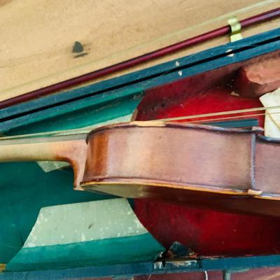 LOT 329: Vintage/Antique Facsimile Stradivarius Violin Stamped 1727 With Bows and Wooden Case