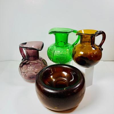 LOT 330: Vintage Clevenger Brothers 18-19th Century Glass Reproduction Amethyst and Green Amber Pitchers, and Amber Bowl