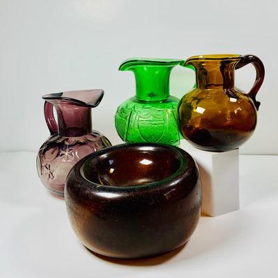 LOT 330: Vintage Clevenger Brothers 18-19th Century Glass Reproduction Amethyst and Green Amber Pitchers, and Amber Bowl