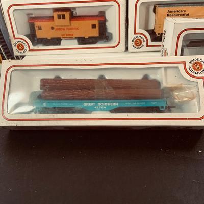 LOT339: Bachmann HO Scale Train Cars, Track and Accessories In Original Packages