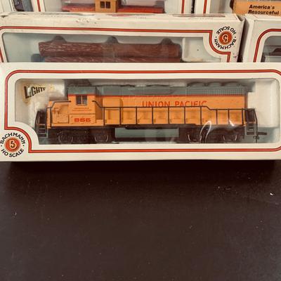 LOT339: Bachmann HO Scale Train Cars, Track and Accessories In Original Packages