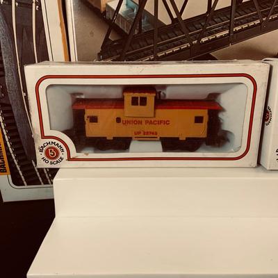 LOT339: Bachmann HO Scale Train Cars, Track and Accessories In Original Packages