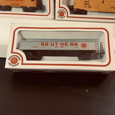 LOT339: Bachmann HO Scale Train Cars, Track and Accessories In Original Packages