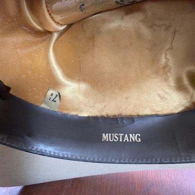 LOT 351: Collection of Vintage Cowboy hats