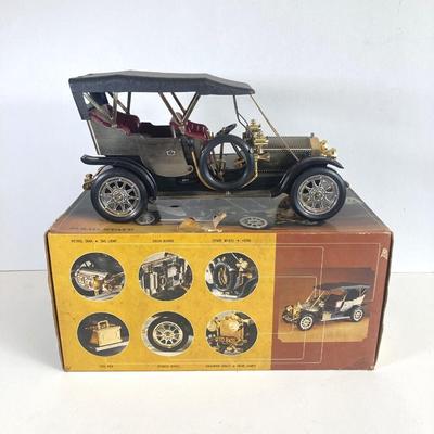 LOT 355: Collection of Vintage Rolls Royce Car Radios