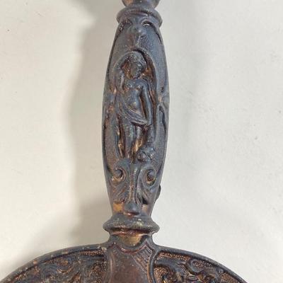 LOT 366: Antique / Vintage Ornate Sword