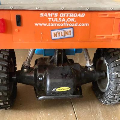 LOT 372: Large Radio Controlled Nylint Rock Crawler Jeep