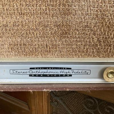 LOT 374: Vintage RCA Victor Dual Amplifier Orthophonic High Fidelity Stereo