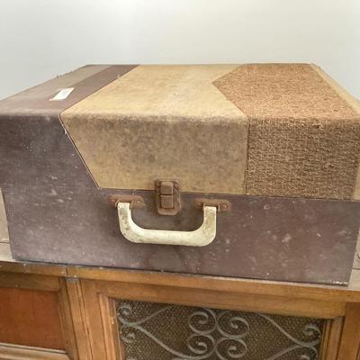 LOT 374: Vintage RCA Victor Dual Amplifier Orthophonic High Fidelity Stereo