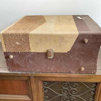 LOT 374: Vintage RCA Victor Dual Amplifier Orthophonic High Fidelity Stereo