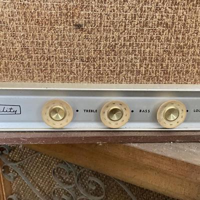 LOT 374: Vintage RCA Victor Dual Amplifier Orthophonic High Fidelity Stereo