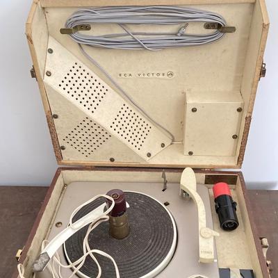 LOT 374: Vintage RCA Victor Dual Amplifier Orthophonic High Fidelity Stereo