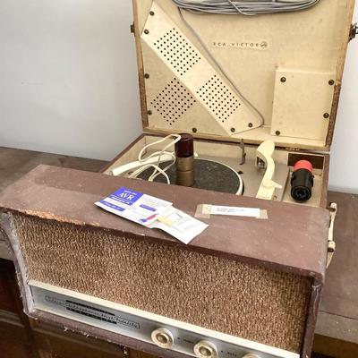 LOT 374: Vintage RCA Victor Dual Amplifier Orthophonic High Fidelity Stereo