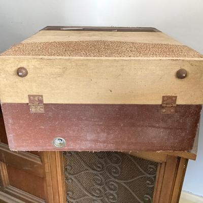 LOT 374: Vintage RCA Victor Dual Amplifier Orthophonic High Fidelity Stereo