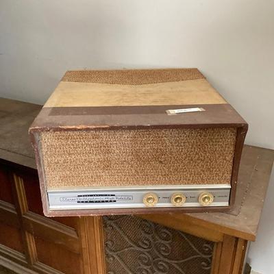 LOT 374: Vintage RCA Victor Dual Amplifier Orthophonic High Fidelity Stereo