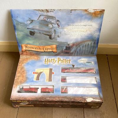 LOT 376: Harry Potter Collectibles - "The Chamber of Keys" Classic Scenes Collection and "The Chamber of Secrets"...