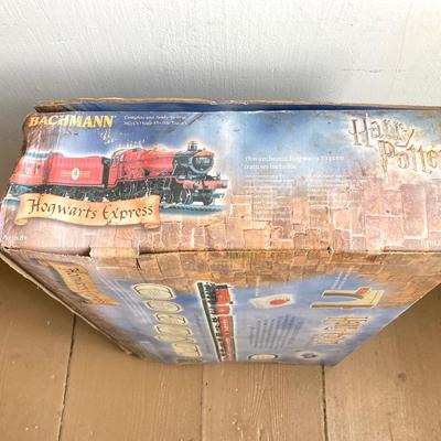 LOT 376: Harry Potter Collectibles - "The Chamber of Keys" Classic Scenes Collection and "The Chamber of Secrets"...