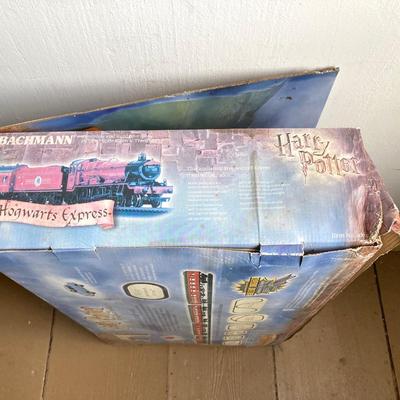 LOT 376: Harry Potter Collectibles - "The Chamber of Keys" Classic Scenes Collection and "The Chamber of Secrets"...