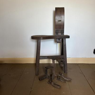 LOT 387: Early Antique Primitive Wooden Cobblers Tool Bench, Cobblers Anvil & Shoe Stand
