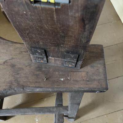 LOT 387: Early Antique Primitive Wooden Cobblers Tool Bench, Cobblers Anvil & Shoe Stand