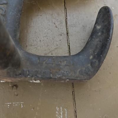 LOT 387: Early Antique Primitive Wooden Cobblers Tool Bench, Cobblers Anvil & Shoe Stand