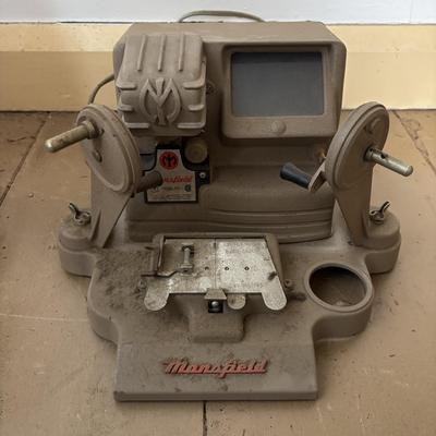 LOT 398: Vintage 8MM Mansfield Portable Action Editor, Revere Camera Co. Model 85 8MM Projector * More