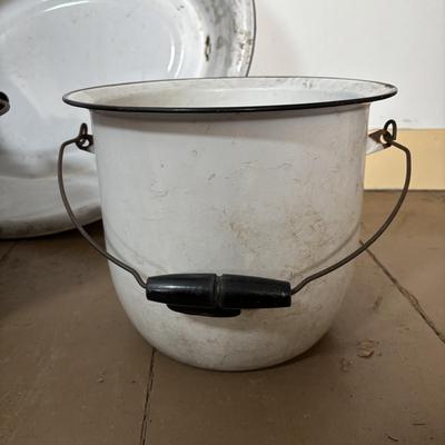 LOT 399: Vintage Enamelware Flintstone Wash Basin/Baby Tub & More