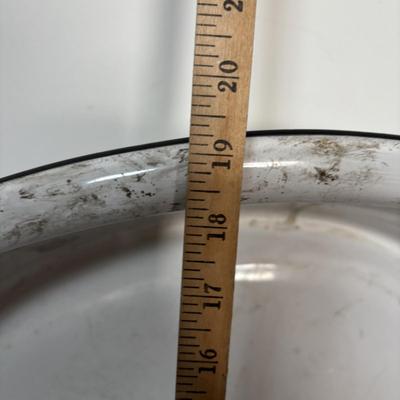 LOT 399: Vintage Enamelware Flintstone Wash Basin/Baby Tub & More