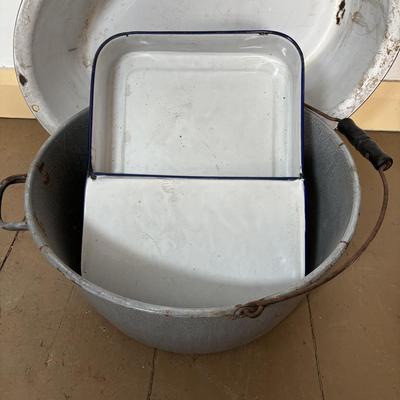 LOT 399: Vintage Enamelware Flintstone Wash Basin/Baby Tub & More